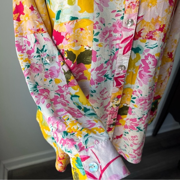 Floral Button-Up Blouse - Picture 4 of 7